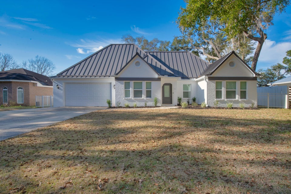 24 Waterview Place, Freeport — comparable sale